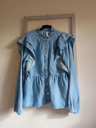 Camisa vaquera Zara volantes