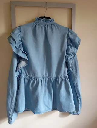 Camisa vaquera Zara volantes