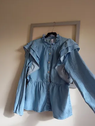 Camisa vaquera Zara volantes