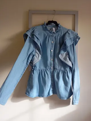 Camisa vaquera Zara volantes