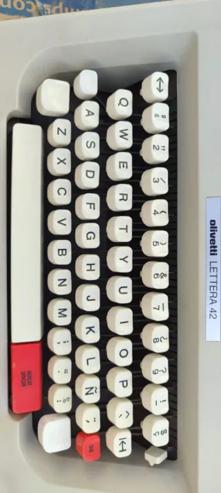 Máquina de escribir Olivetti Lettera 42