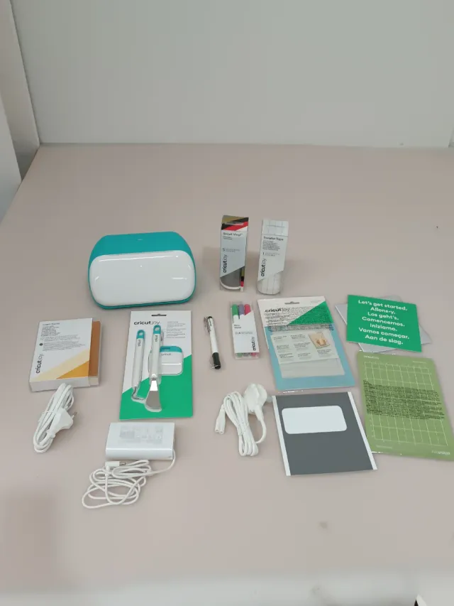 Cricut Joy Kit de Inicio y Accesorios C4Y2023