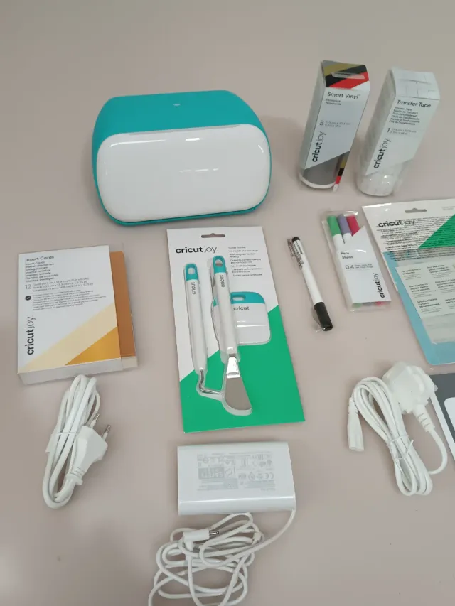 Cricut Joy Kit de Inicio y Accesorios C4Y2023