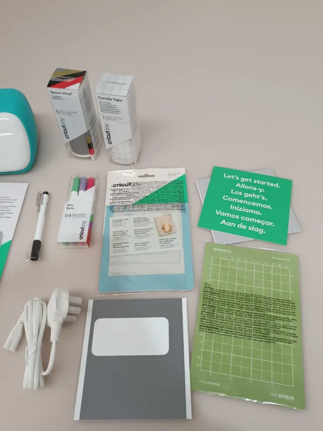 Cricut Joy Kit de Inicio y Accesorios C4Y2023