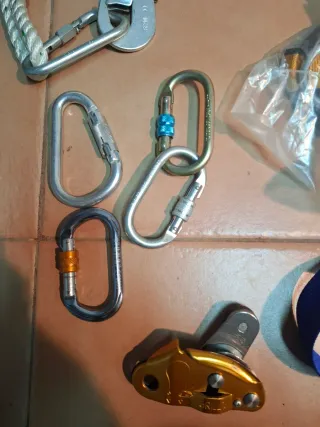 Equipo de escalada y seguridad