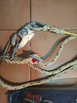 Equipo de escalada y seguridad