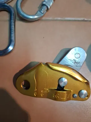 Equipo de escalada y seguridad