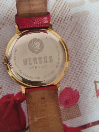 Reloj Versus Versace Dorado y Rojo