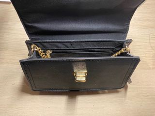 Bolso Negro Stradivarius con etiqueta