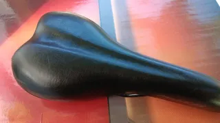 Sillín de bicicleta negro