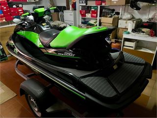 Moto de agua Kawasaki stx 160x verde y negra