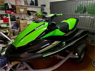 Moto de agua Kawasaki stx 160x verde y negra