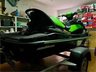 Moto de agua Kawasaki stx 160x verde y negra
