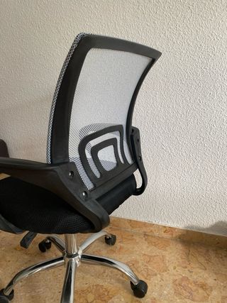 Silla de oficina con respaldo de malla