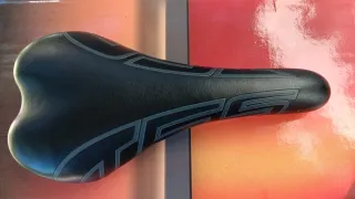 Sillín de bicicleta negro