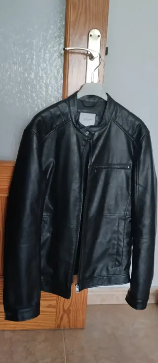 Chaqueta de cuero negra sin estrenar