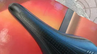 Sillín de bicicleta negro