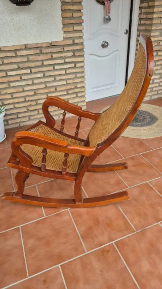 Dondola in legno e vimini