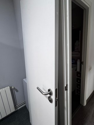 Puerta madera maciza