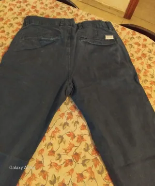 Pantalones azules son 3 pantalones a 5e cada uno