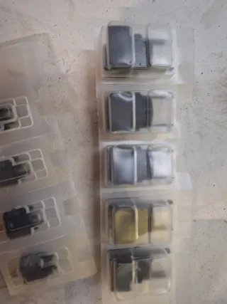 Relés Omron y componentes electrónicos