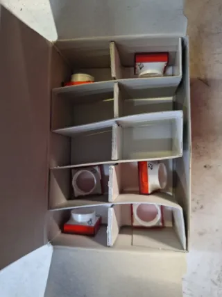 Relés Omron y componentes electrónicos