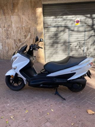 Suzuki Burgman 125cc Blanca