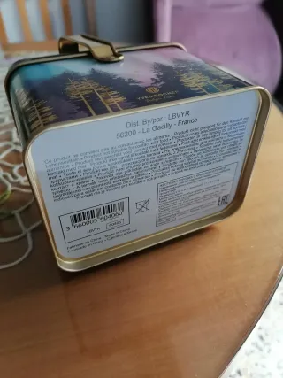 Caja metálica Yves Rocher