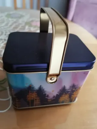 Caja metálica Yves Rocher