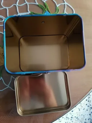 Caja metálica Yves Rocher