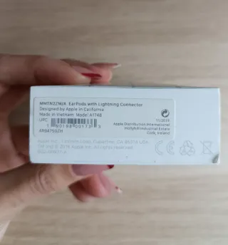 Apple EarPods Lightning connector