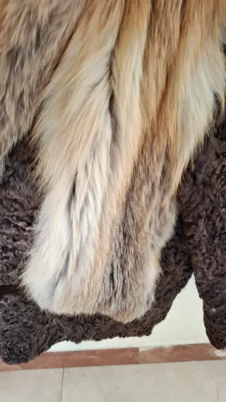 Chaquetón astracan marrón oscuro y zorro rojo