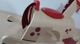 Caballito de madera para niños