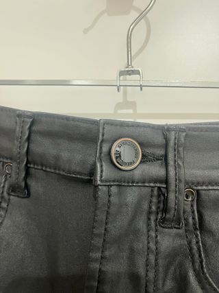 Falda tubo efecto piel Stradivarius