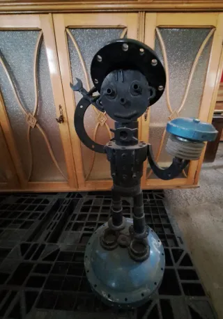 Escultura artesanal de hierro,metal.