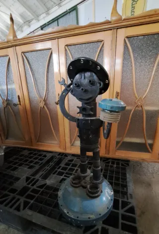 Escultura artesanal de hierro,metal.