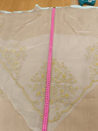 Manteleta fallera seda RECORTE oro sin lent.