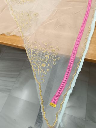 Manteleta fallera seda RECORTE oro sin lent.