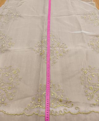 Manteleta fallera seda RECORTE oro sin lent.