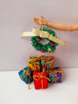 lotto natalizio di corona più regali per Barbie