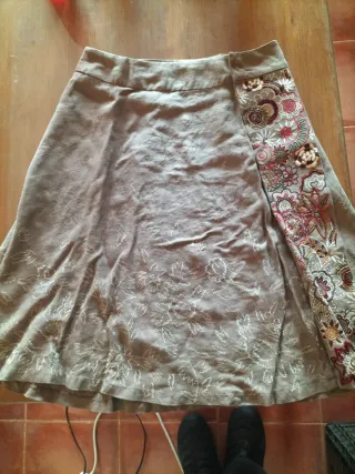 Falda Lino Marrón Bordada