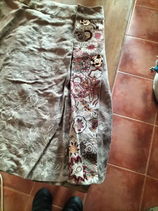 Falda Lino Marrón Bordada