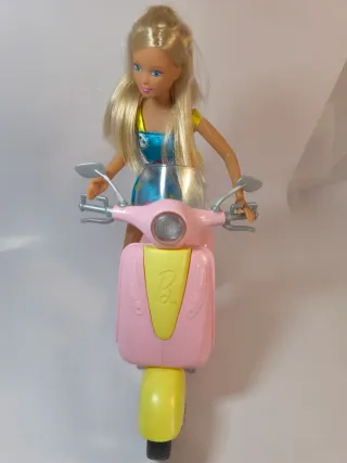 Barbie con Vespa Rosa y Amarilla