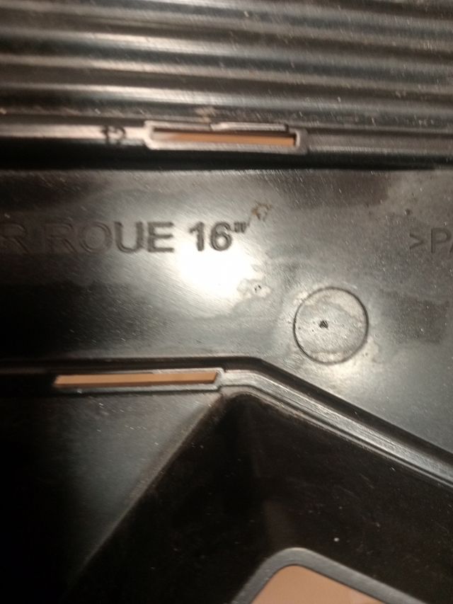 Tapacubo dacia Duster