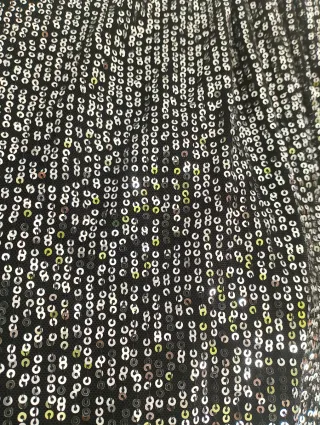 Blusa de lentejuelas negra y multicolor