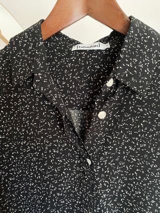 Camisa BENUIAH negra con estampado blanco Talla S