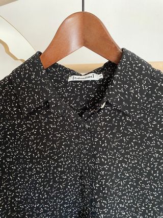 Camisa BENUIAH negra con estampado blanco Talla S