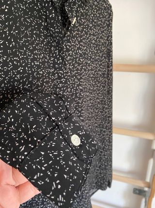 Camisa BENUIAH negra con estampado blanco Talla S