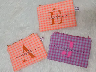 Neceser personalizado cuadros naranja y morado