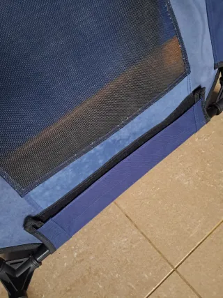 Cama elevada para mascotas azul